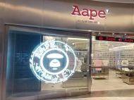 廣州天環(huán)廣場(chǎng)Aape門店圓形透明led顯示屏